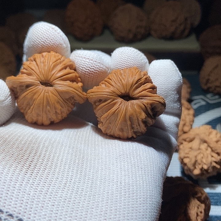 阿***_文玩核桃吊坠球楼