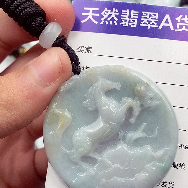 翡翠挂件未镶嵌翡翠