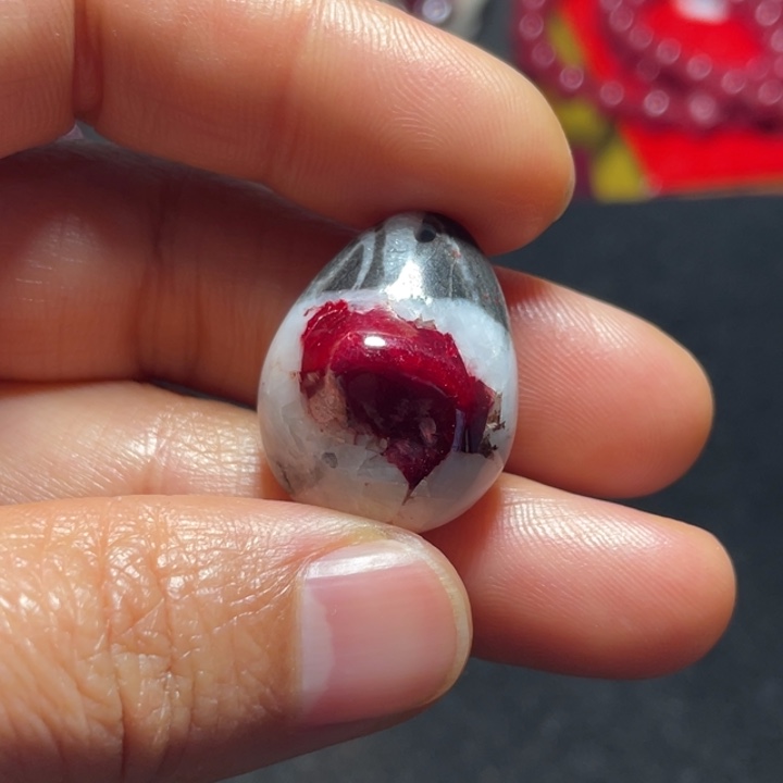 天然辰砂原石吊坠