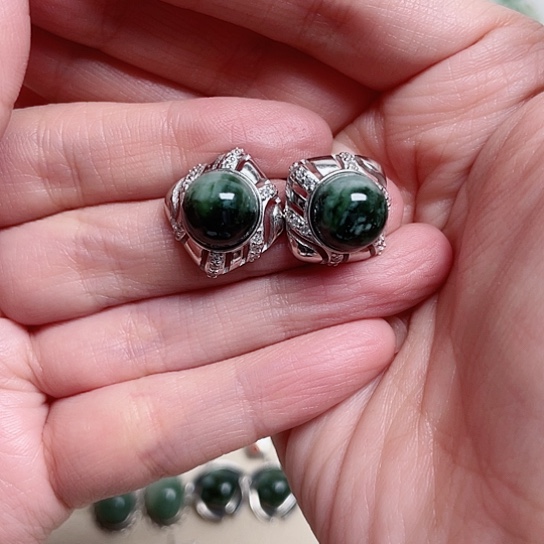 透闪石-蛇纹石玉耳钉银S925镶嵌花*朵