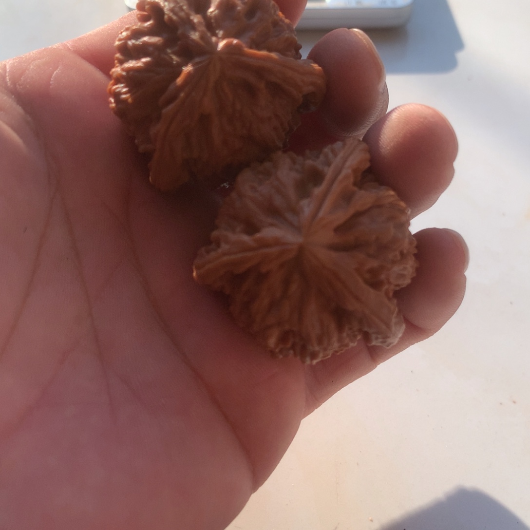 文玩核桃吊坠三棱