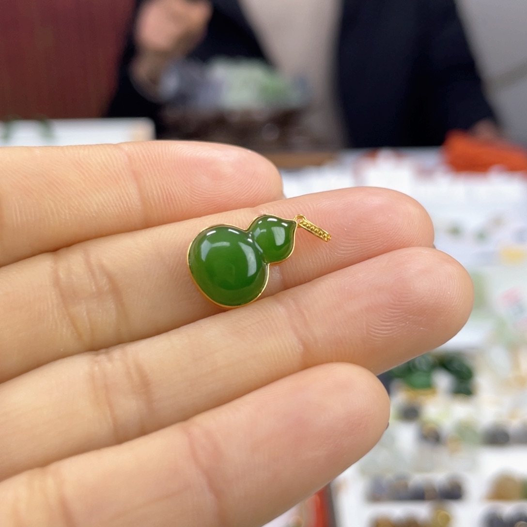 和田玉颈饰18K金镶嵌不*
