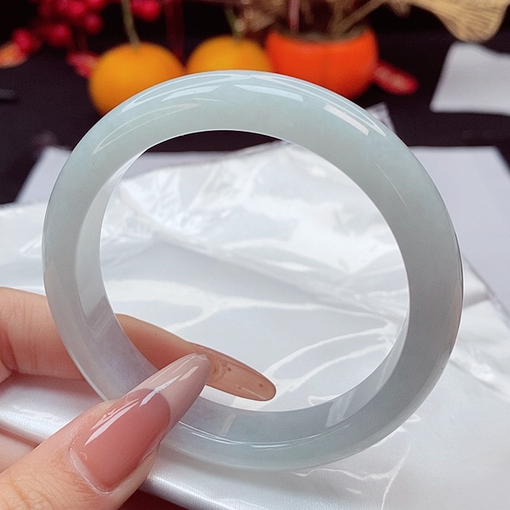 翡翠手镯未镶嵌56圈