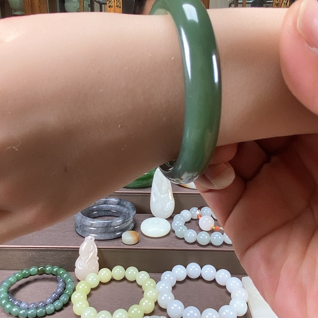 和田玉手镯未镶嵌