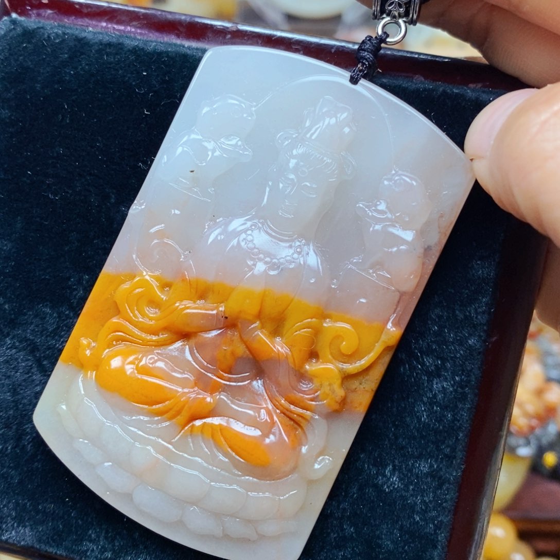 石英质玉（黄龙玉）未镶嵌颈饰