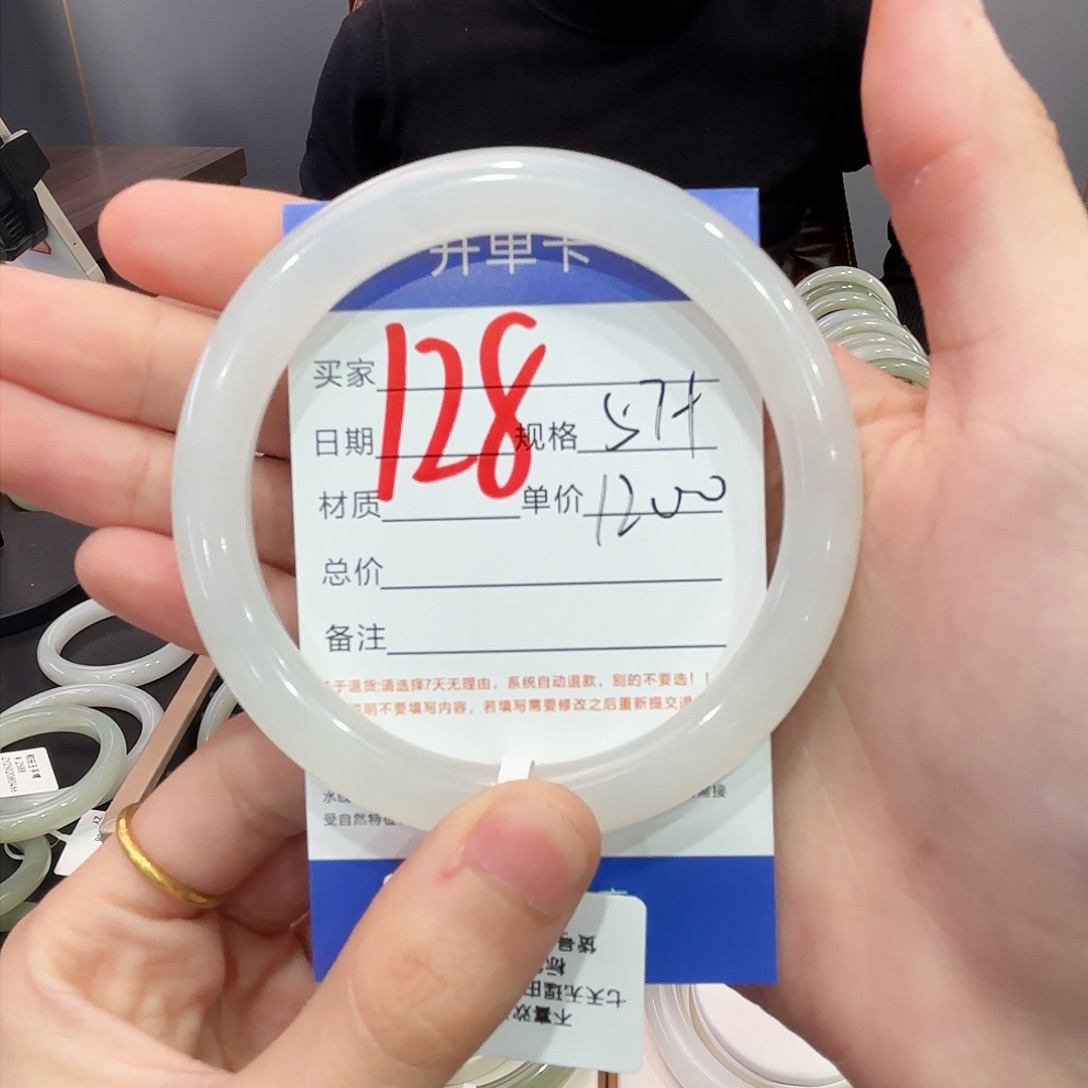 和田玉手镯未镶嵌