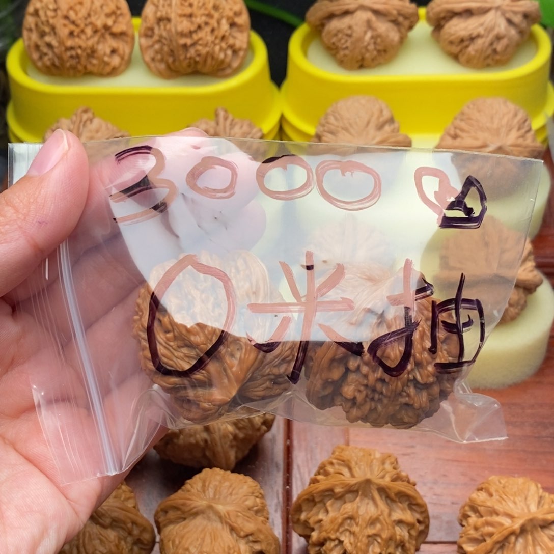 把件文玩核桃老树红皮微瑕四座楼