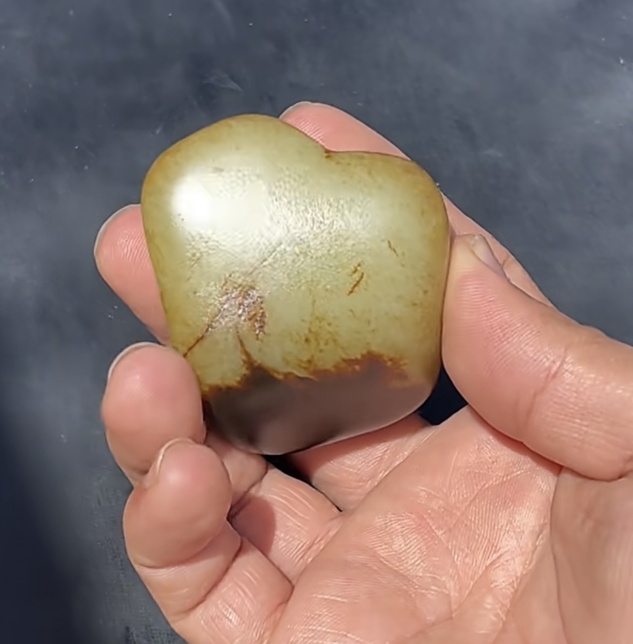 和田玉子料黑油皮手把件原籽无修细度高真皮真籽