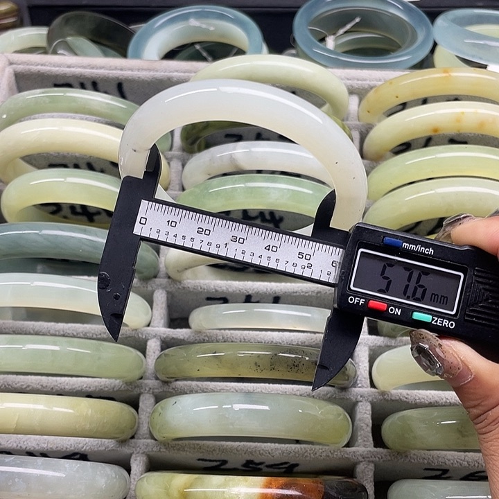 蛇纹石玉未镶嵌手镯241