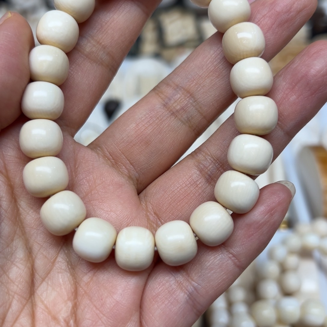 白玉菩提吊坠迷***旦猛犸