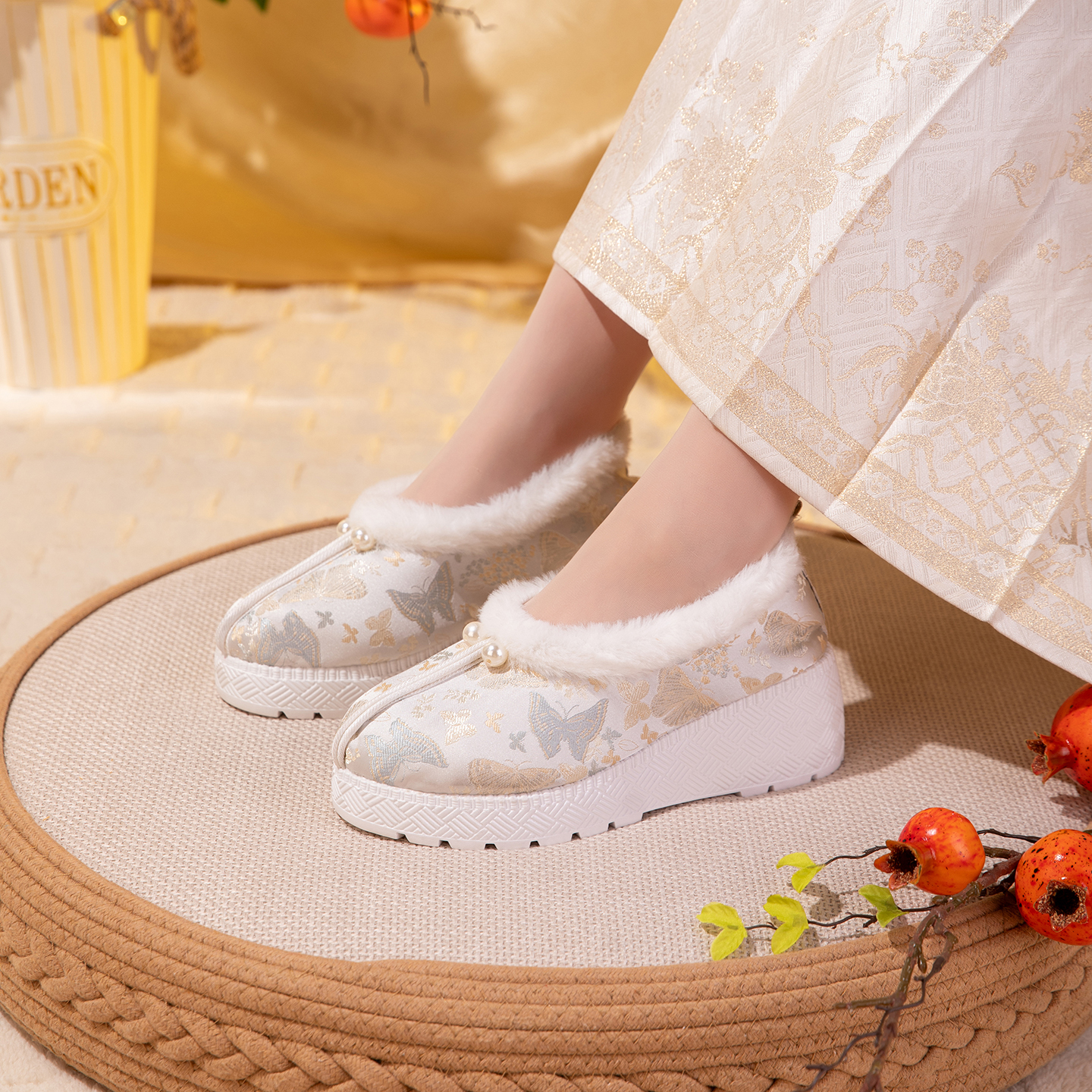 绣花棉鞋女冬季新款加绒一脚蹬厚底增高新中式国风配旗袍刺绣布鞋