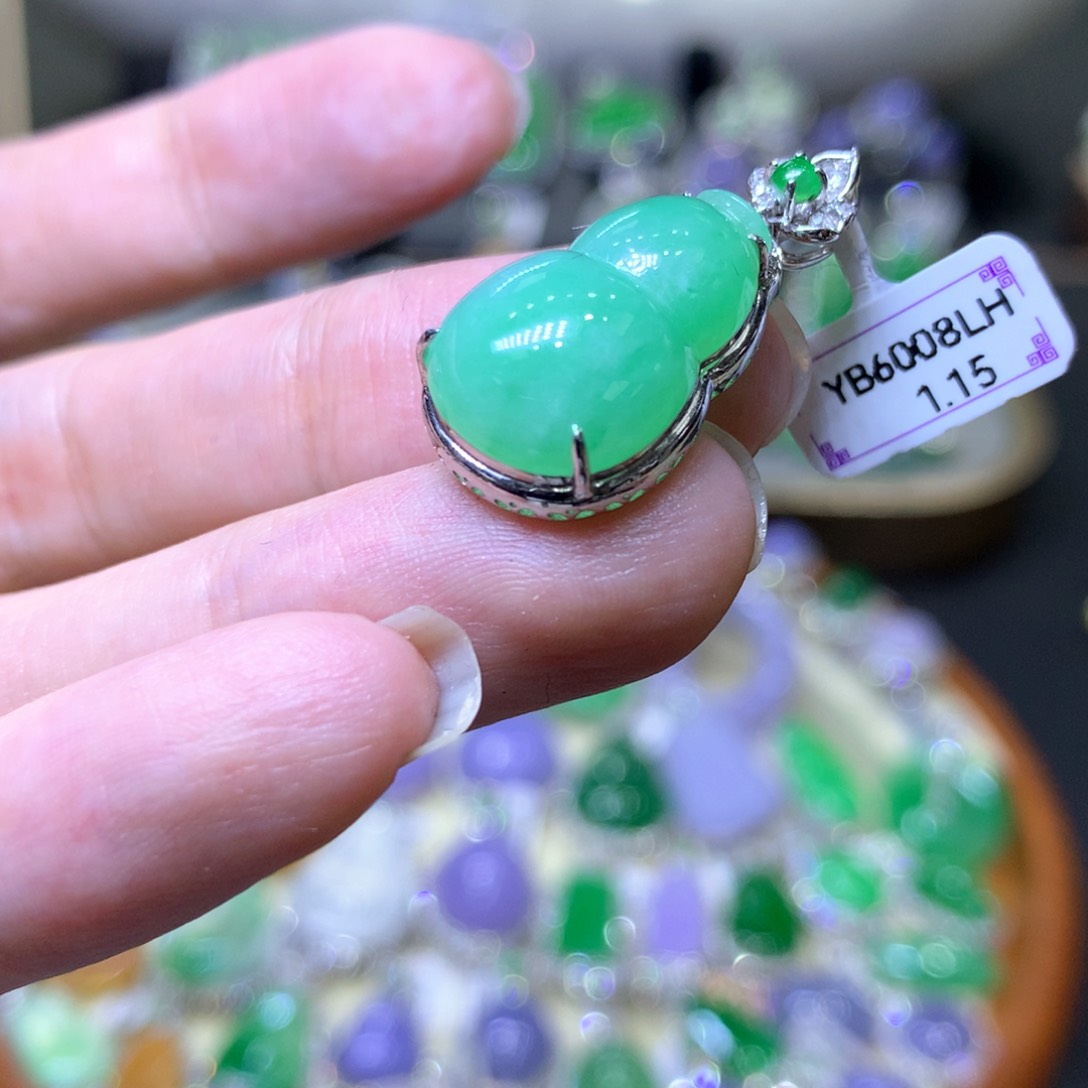 【闪购商品】翡翠颈饰18K金镶嵌翡翠吊坠项链