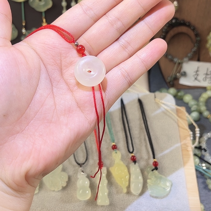 蛇纹石玉未镶嵌吊坠(赠链)