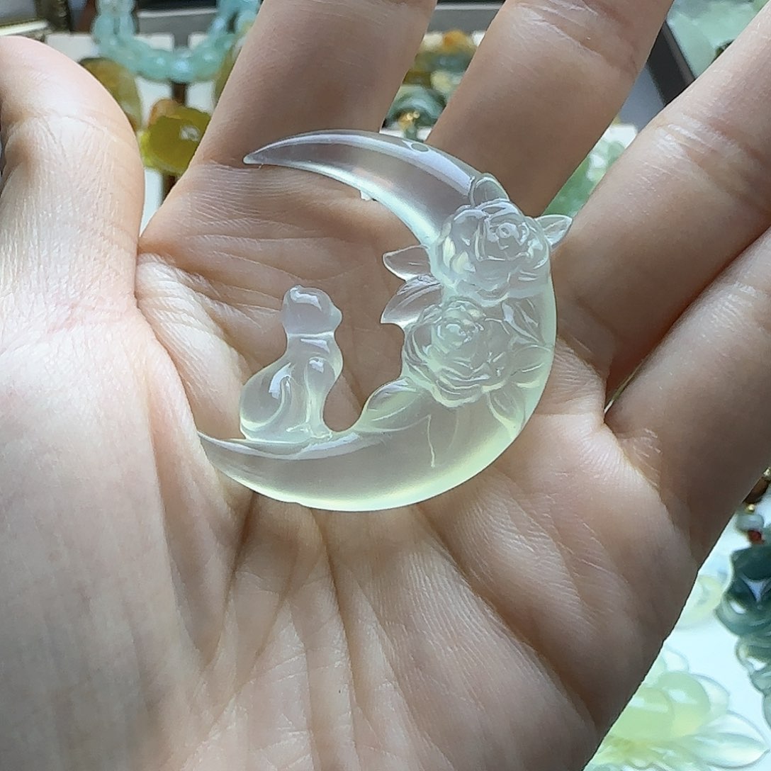 蛇纹石玉颈饰未镶嵌