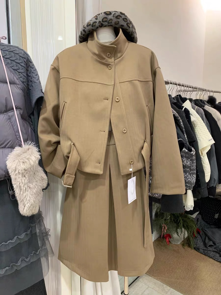 灰灰呀！6165 档口实拍！韩代立领收腰百搭羽绒服+半身裙两件套装