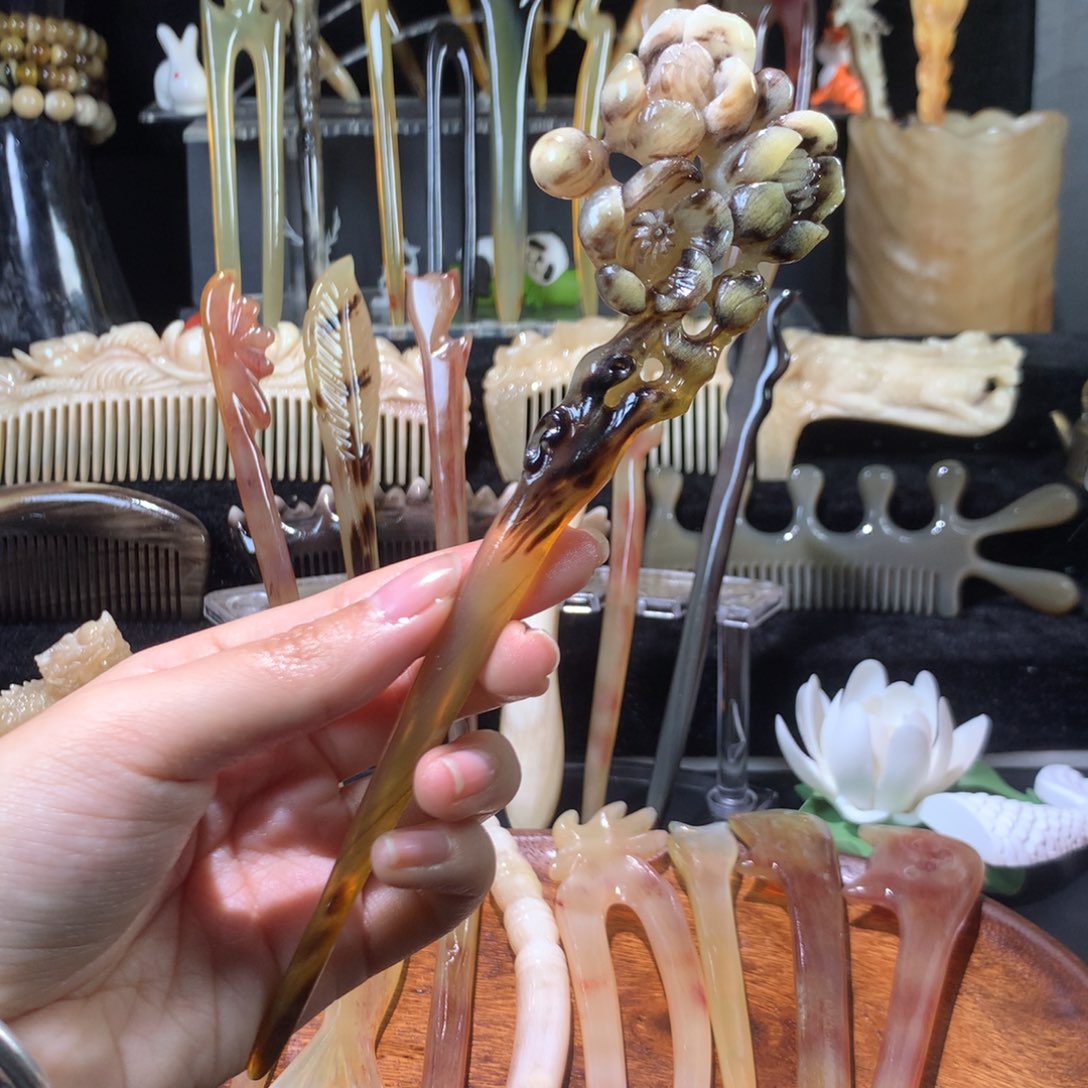 非金属高贵羊精雕梅花