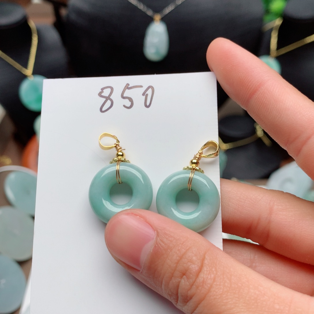 翡翠颈饰合金一*'吊坠