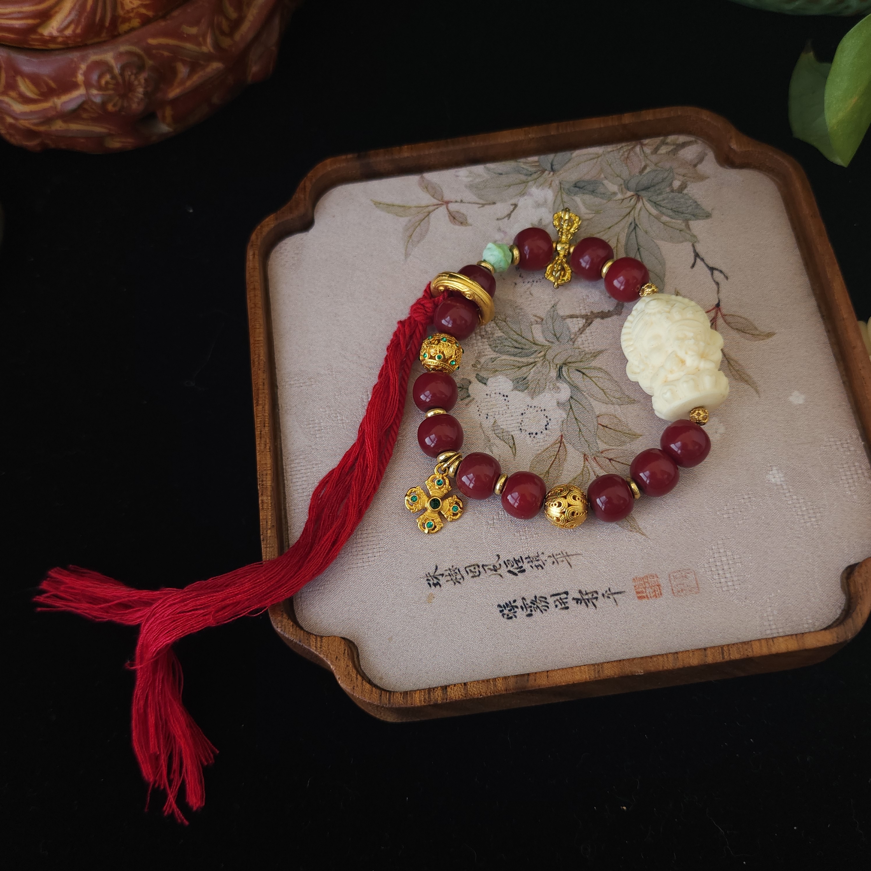 拉萨文创设计手作精工錾刻扎基拉姆红菩提藏式流苏手串