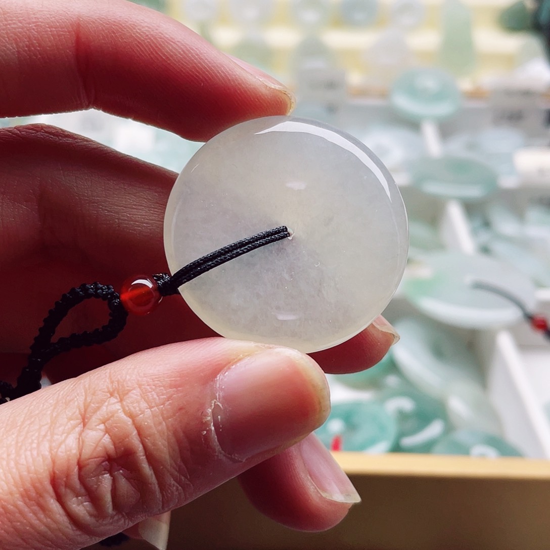 翡翠颈饰未镶嵌天然翡翠