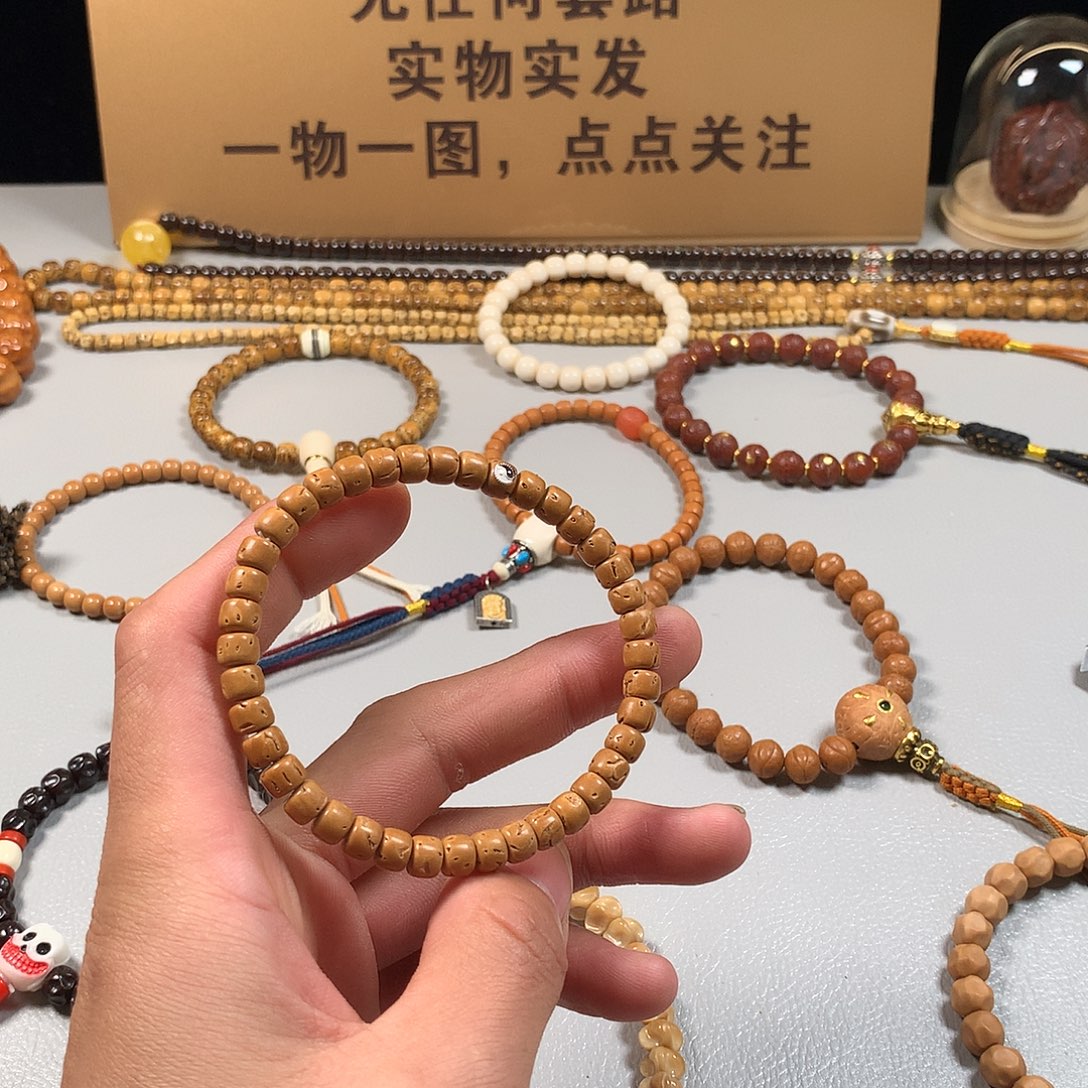 桃核吊坠。。。。。。。。。。。