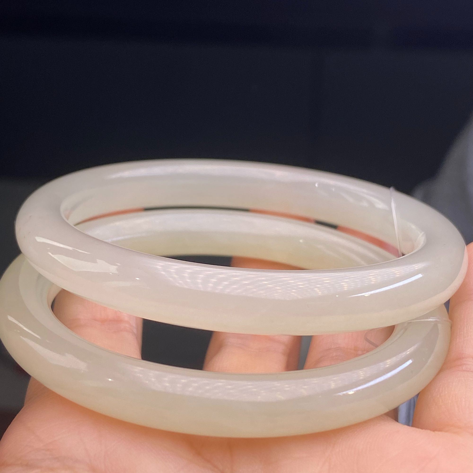 和田玉青白圆条手镯多样性发一