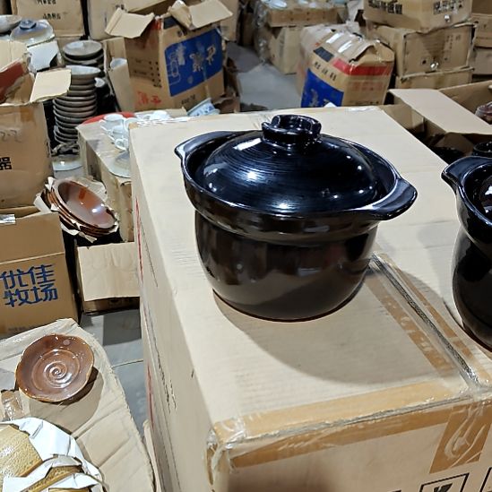 摆件盘子碗茶壶啥都有