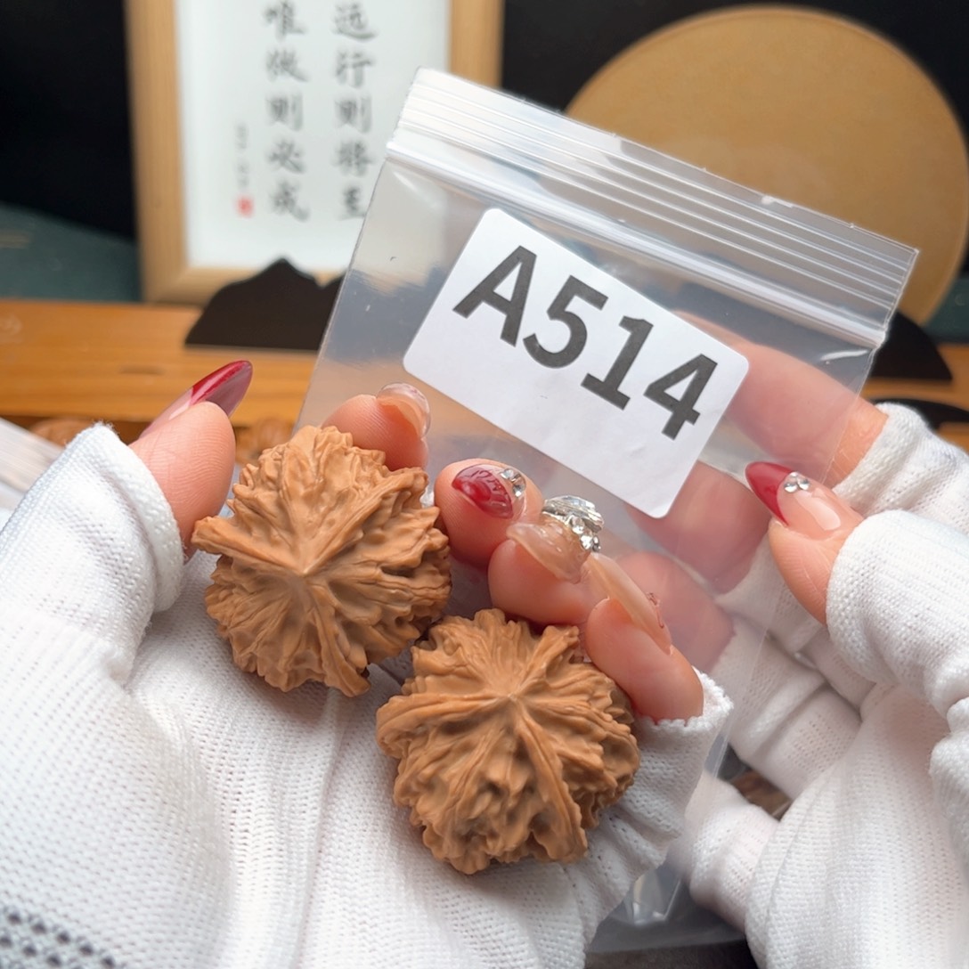 文玩核桃把件37岐山三棱a 514