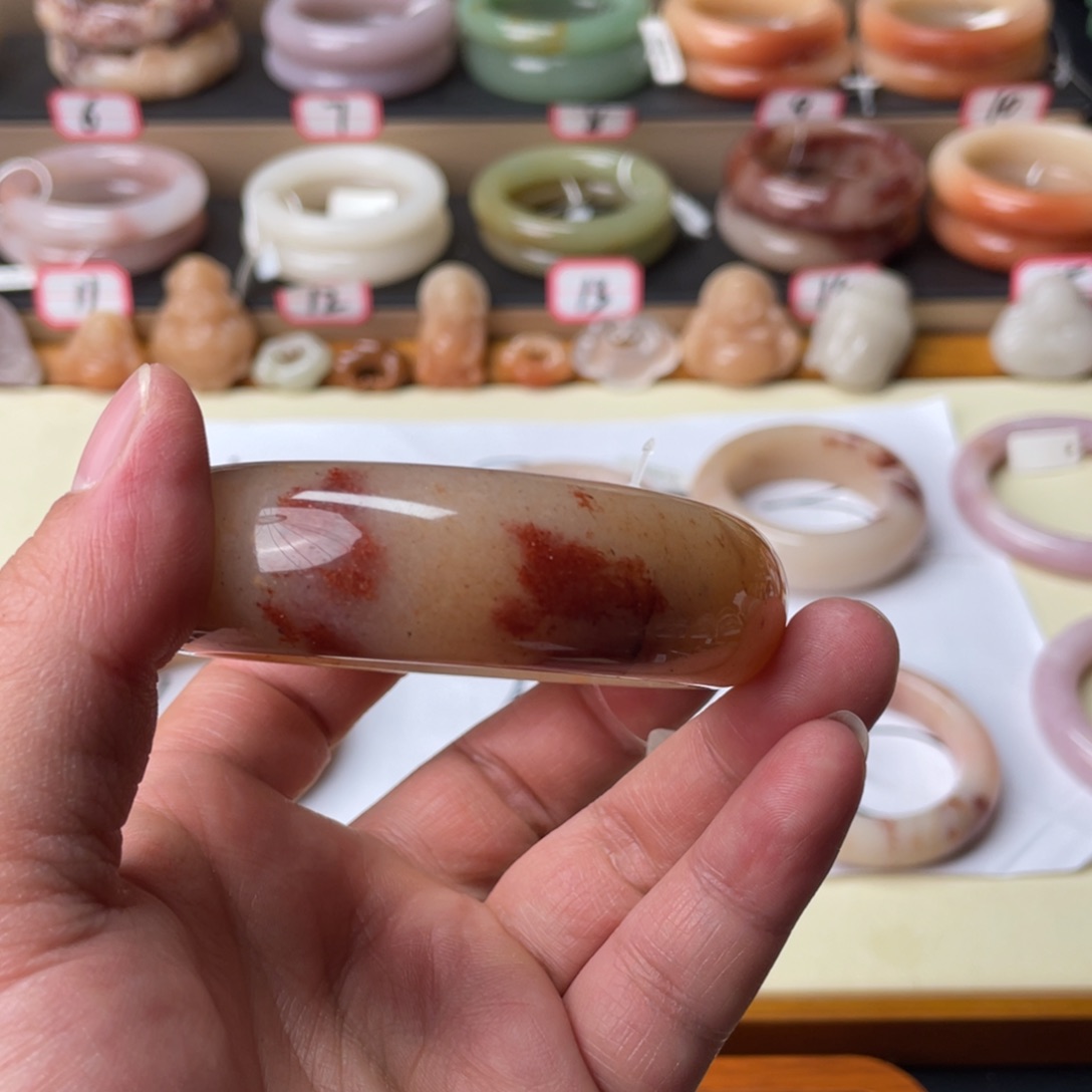 南***た石英质玉未镶嵌手镯