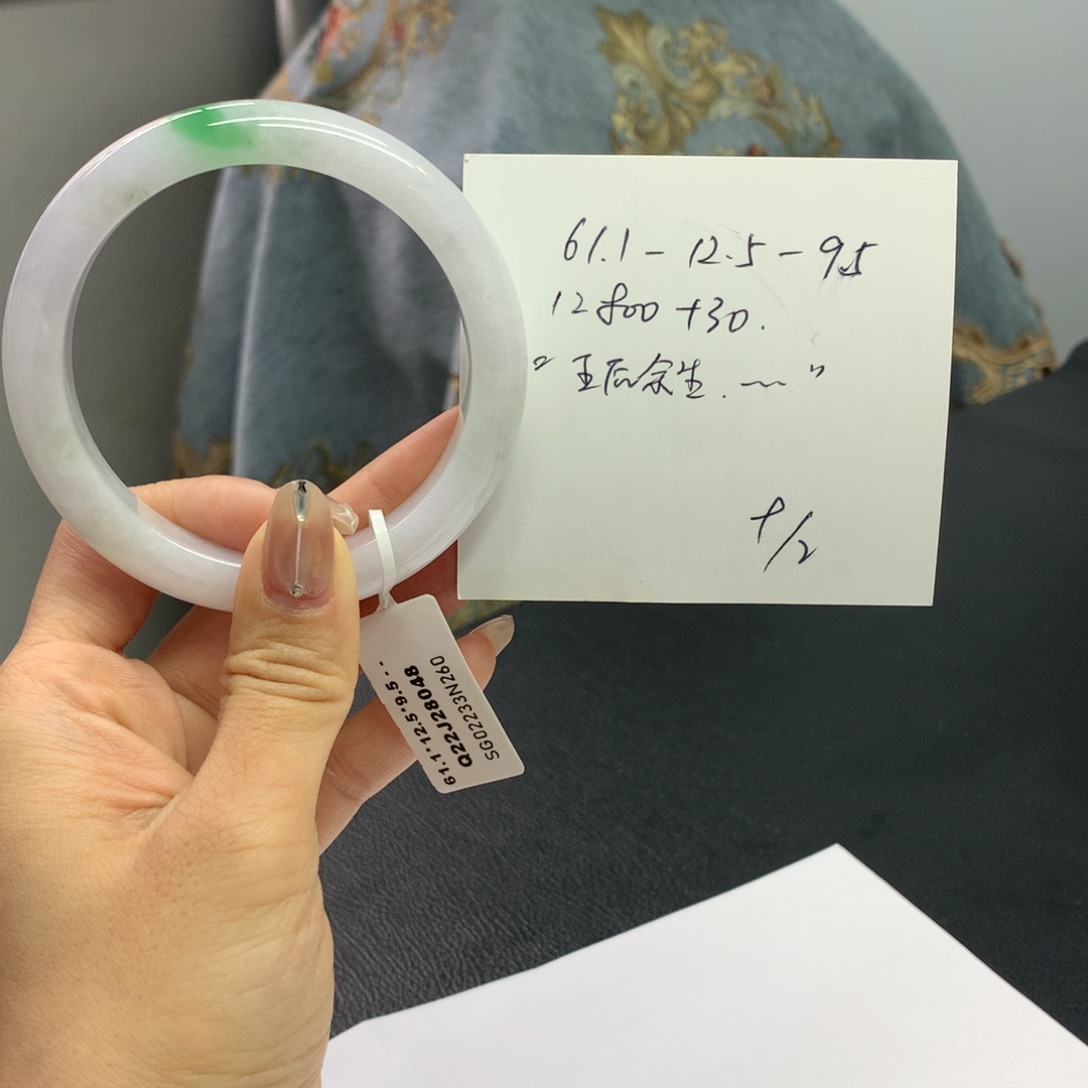 翡翠手镯未镶嵌王****。缅甸翡翠手镯