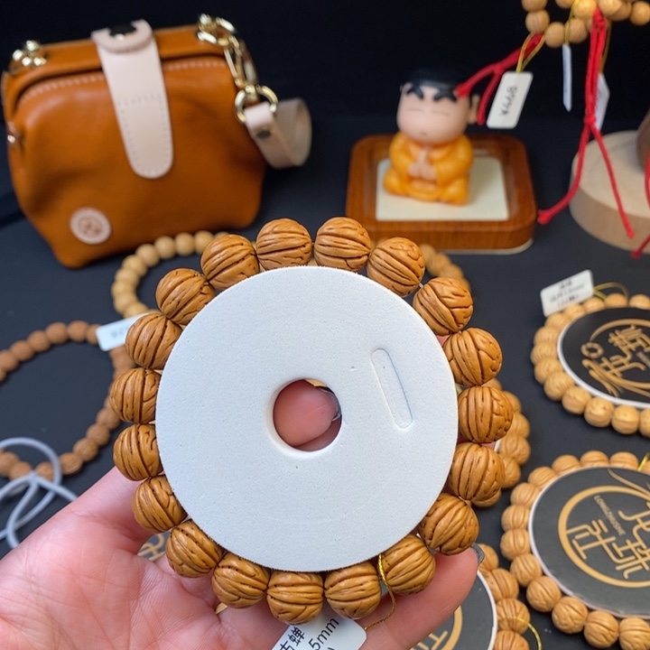 手串桃核古蝉13.5（尺寸误差0.5之间）