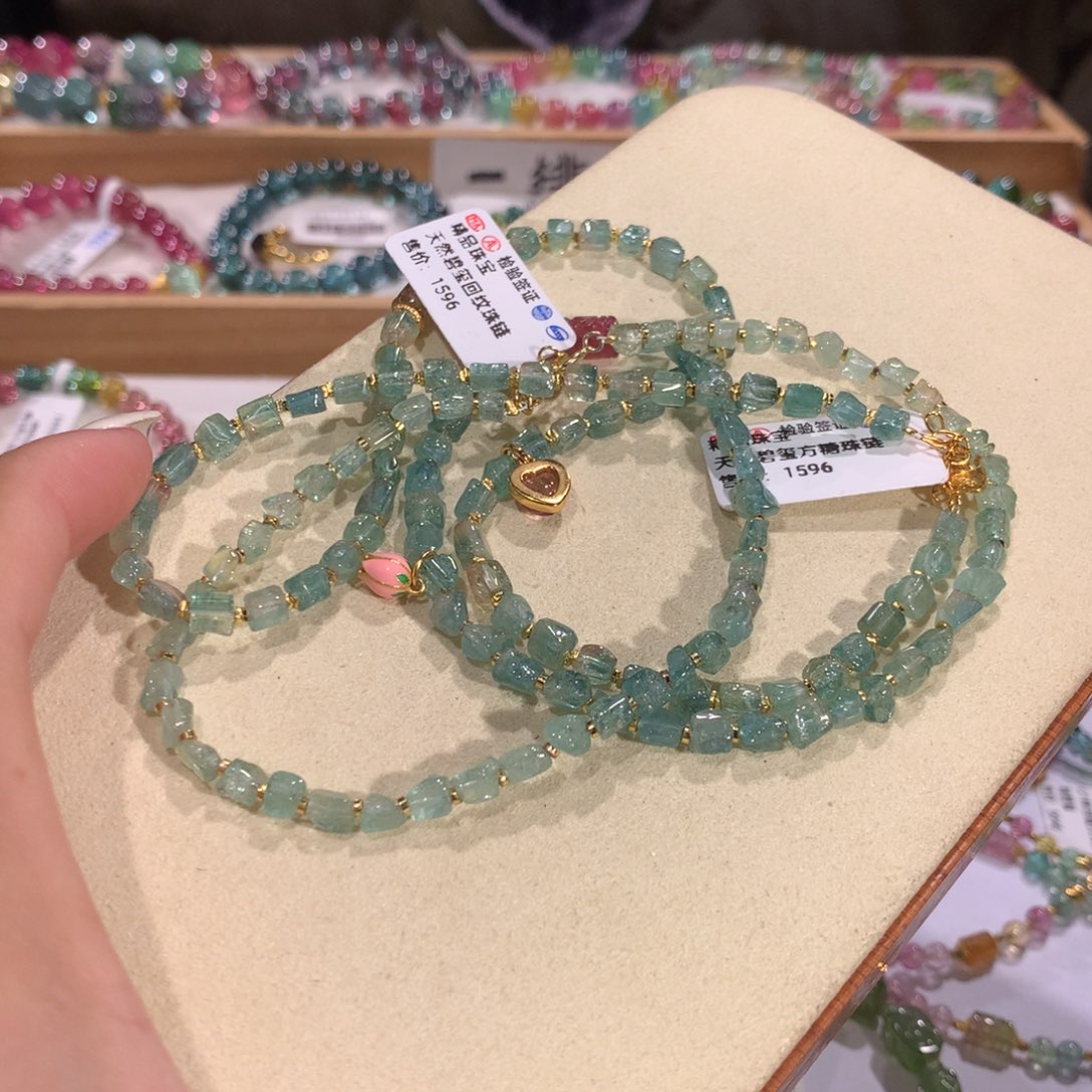 碧玺多样性发货一件未镶嵌