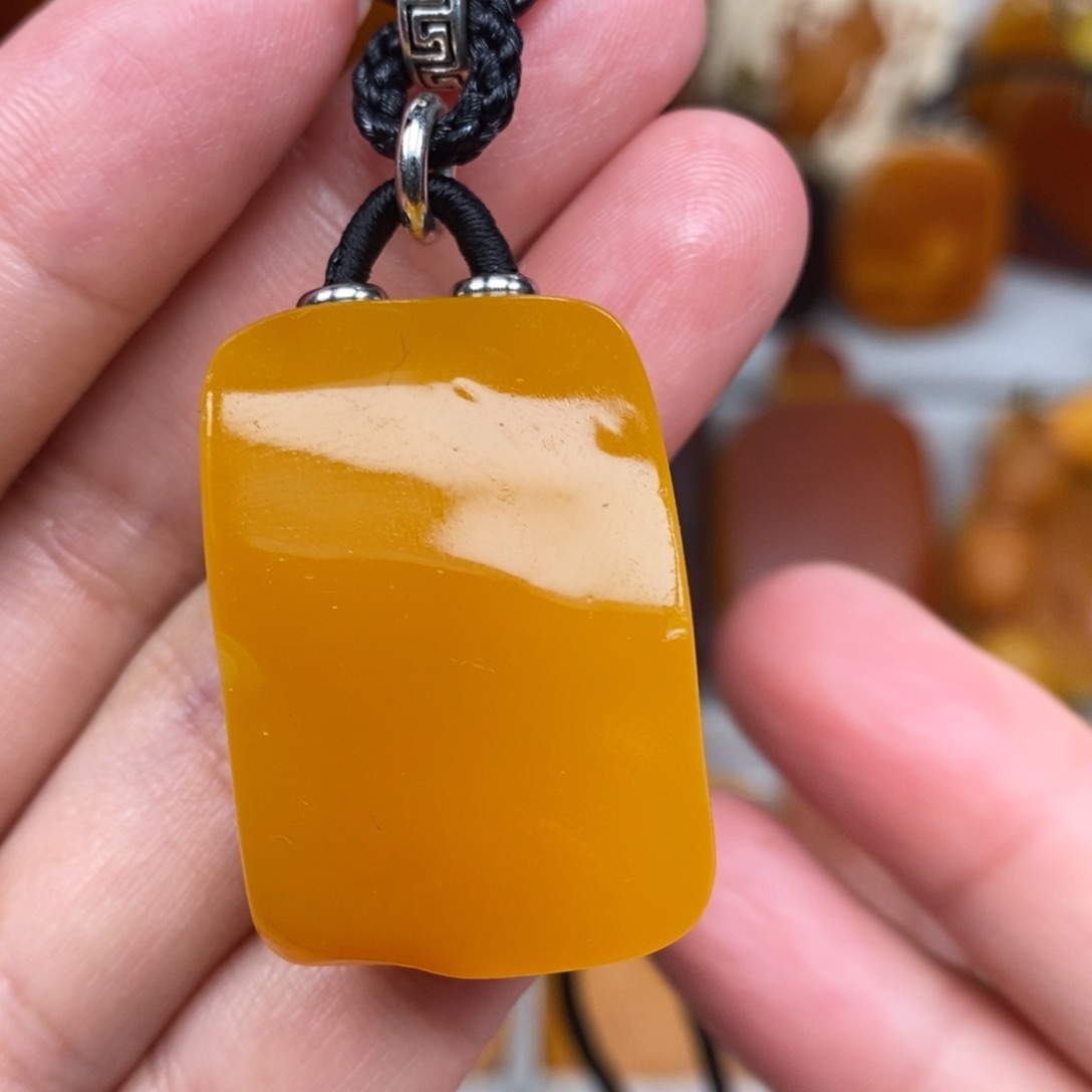 未镶嵌吊坠(赠链)琥珀