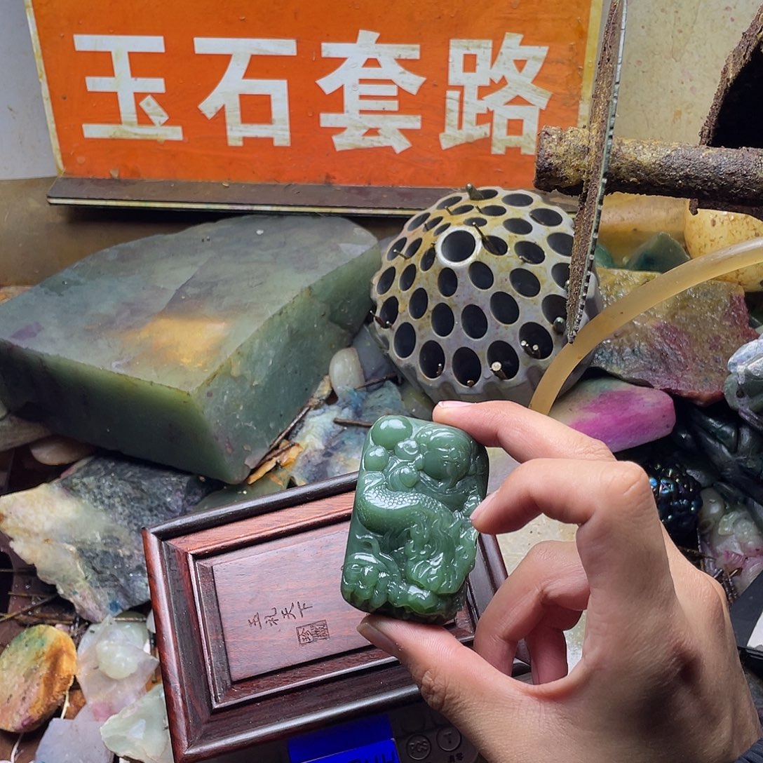 梅***O和田玉未镶嵌颈饰