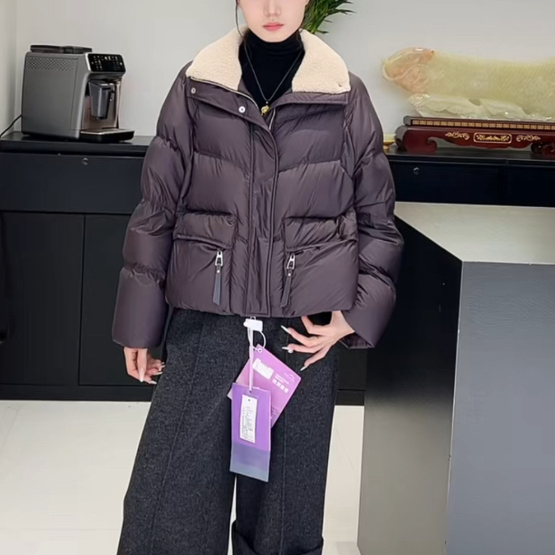 羊羔毛拼接翻领女冬季时尚宽松显瘦90羽绒新款外套