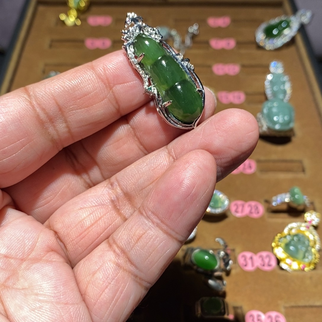 和田玉（碧玉）未镶嵌颈饰