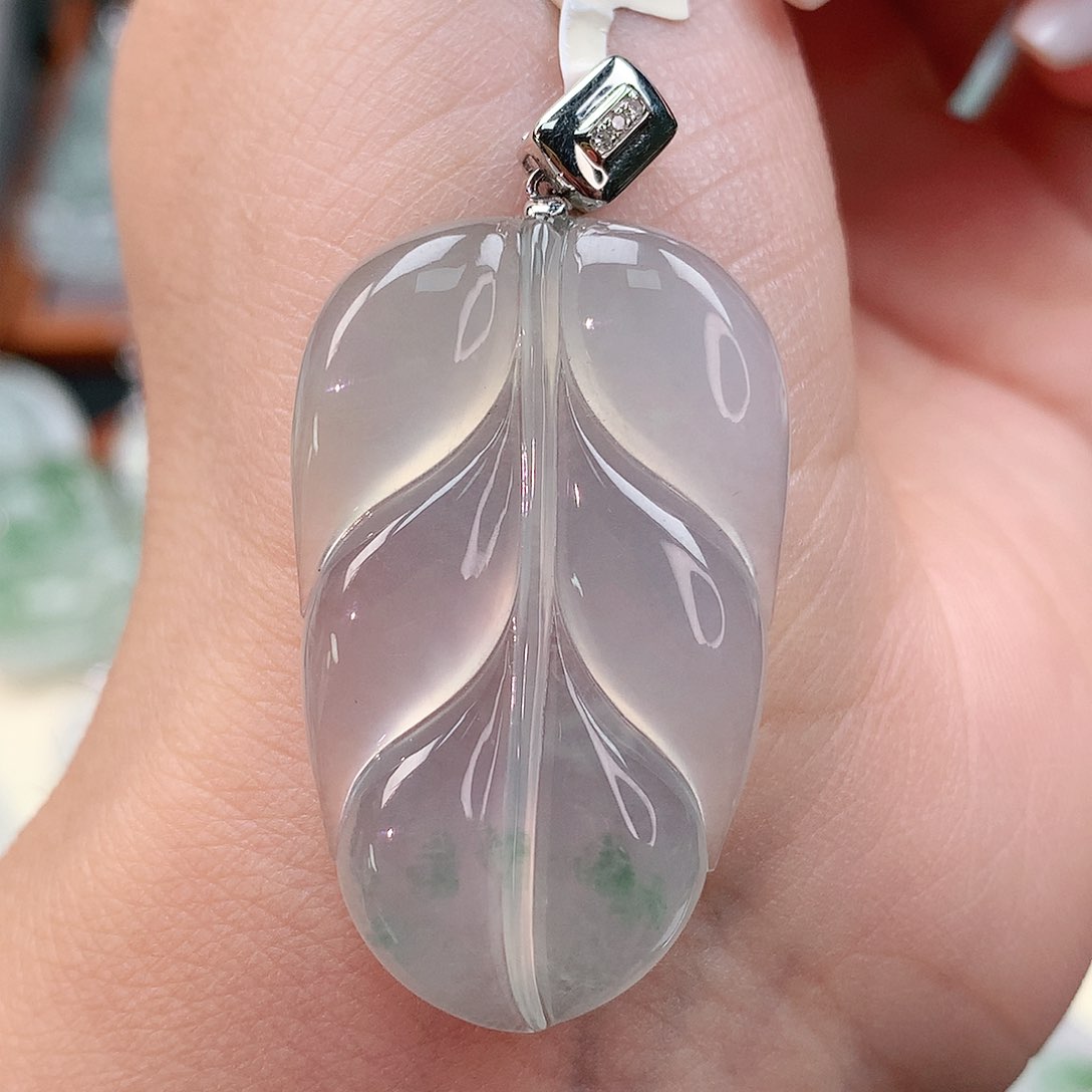 颈饰18K金镶嵌翡翠叶子