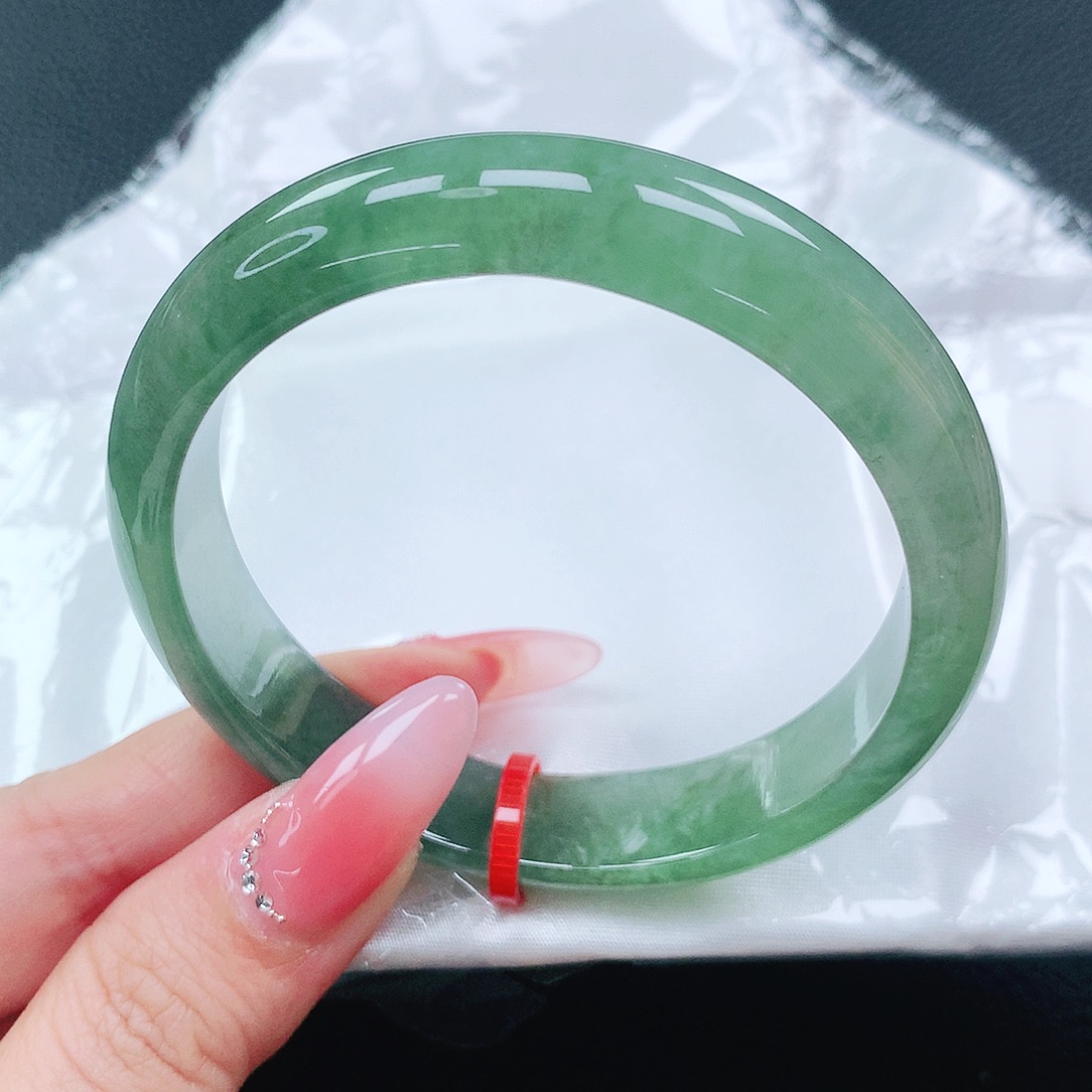 翡翠手镯未镶嵌56圈