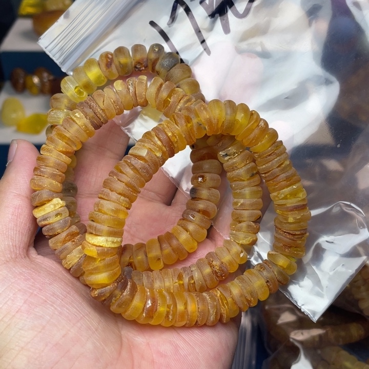 未镶嵌琥珀珠宝奇石