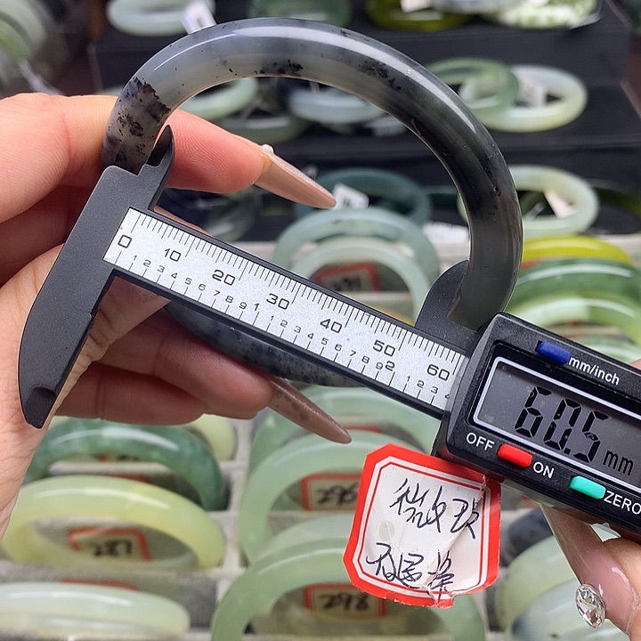蛇纹石玉手镯未镶嵌301