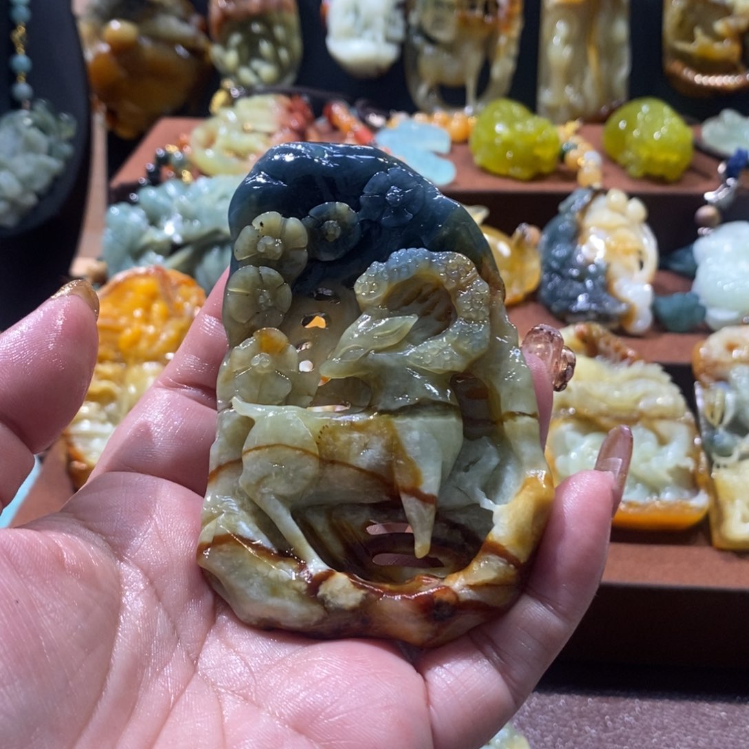 蛇纹石玉颈饰未镶嵌气**娘