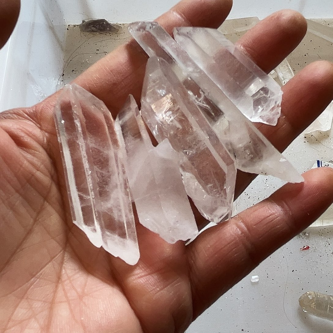 寿****未镶嵌珠宝半成品水晶