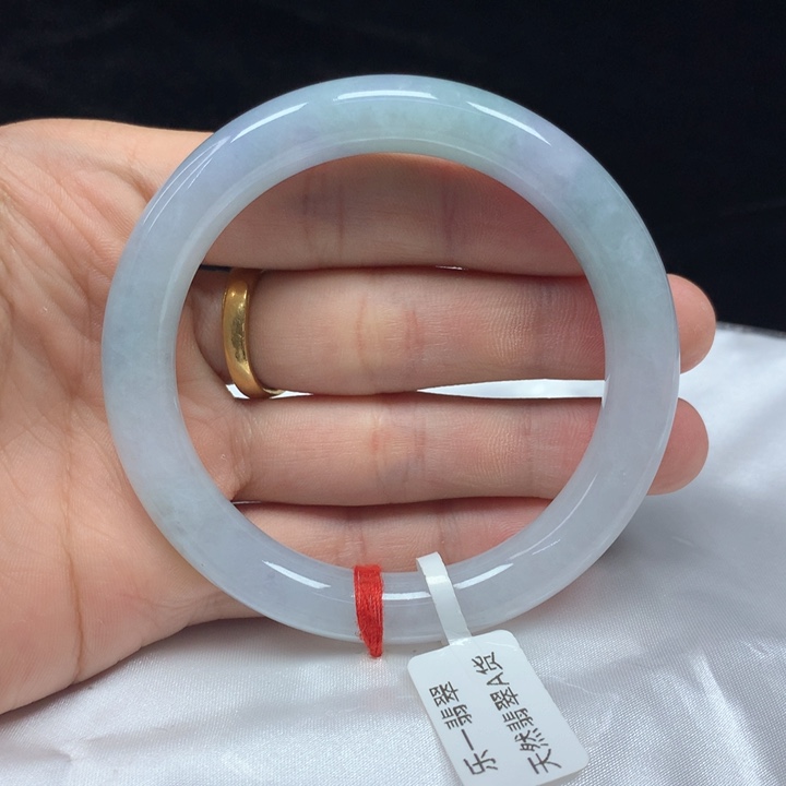 翡翠手镯（圆镯）未镶嵌56.2