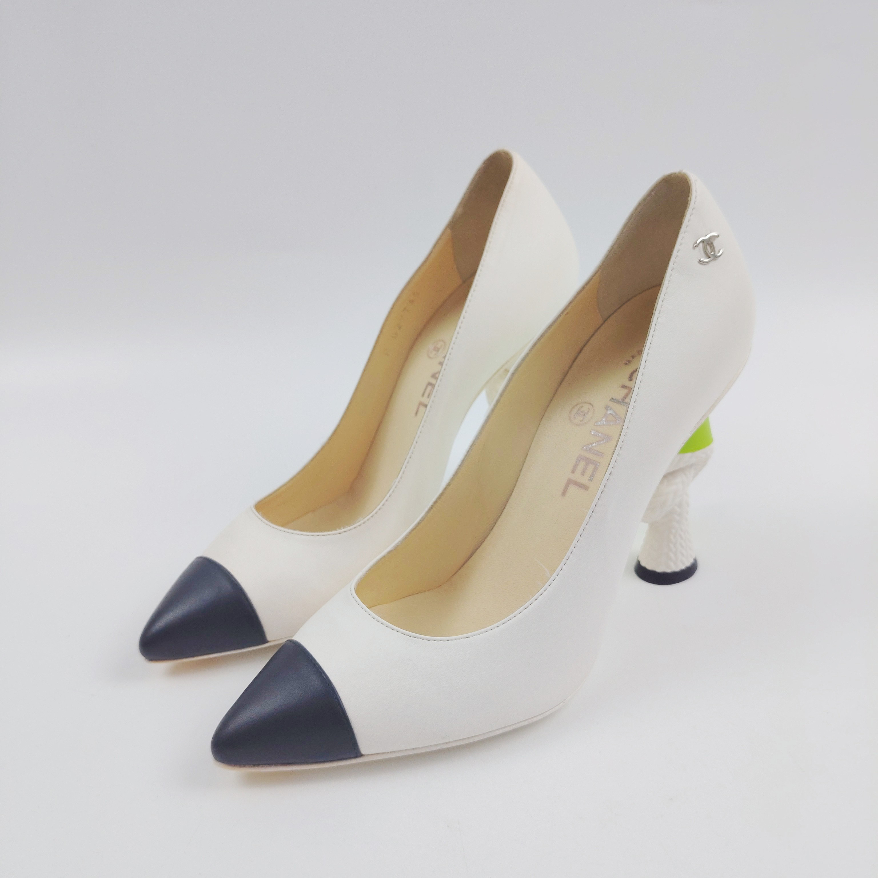 未使用 Chanel/香奈儿 异形粗跟高跟鞋 36码 lz01026