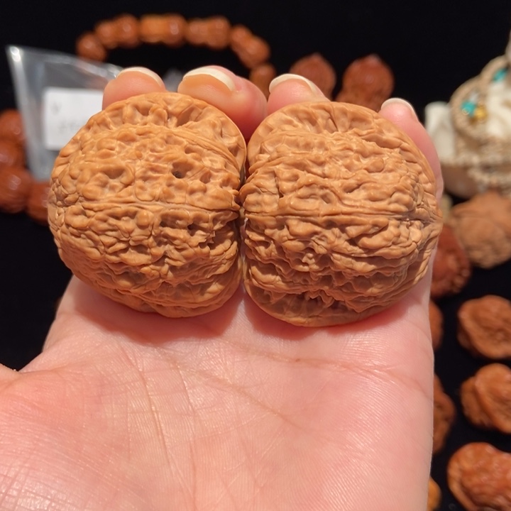 文玩核桃把件44泥鳅背52克32