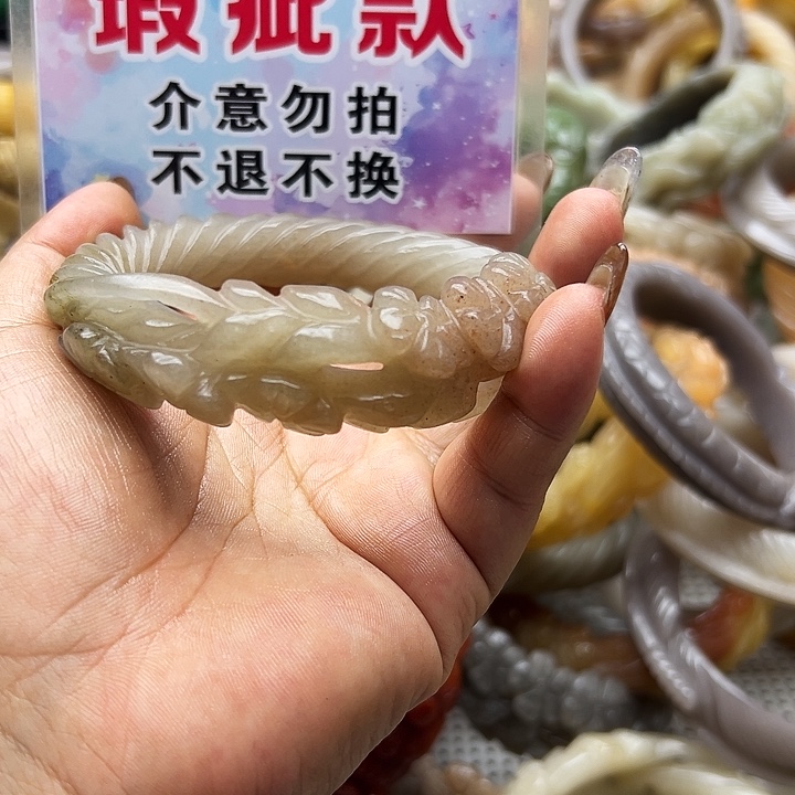 未镶嵌手镯石英岩玉