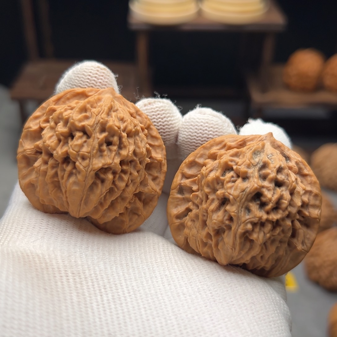 桃核把件盘龙纹43.36.40