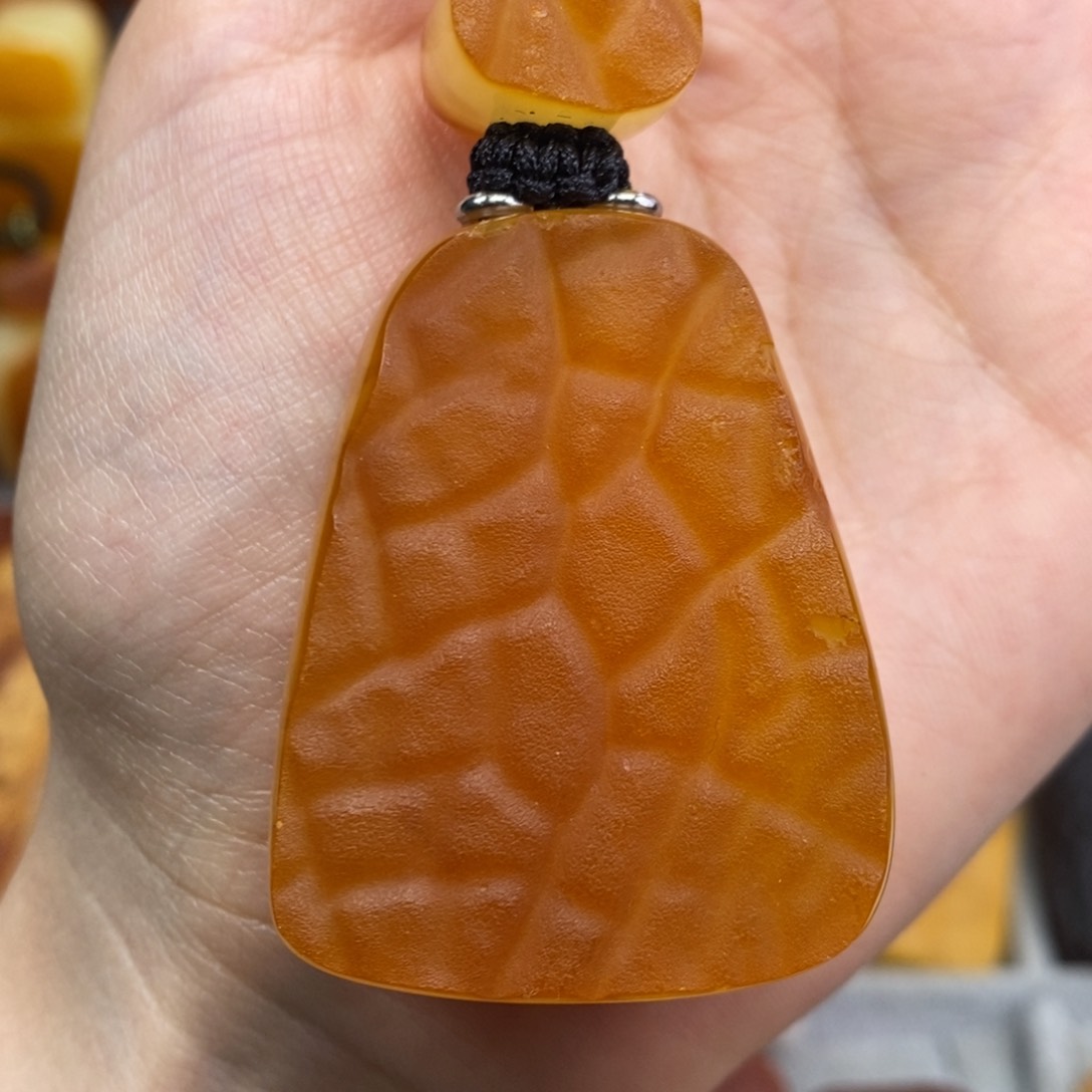 琥珀吊坠(赠链)未镶嵌
