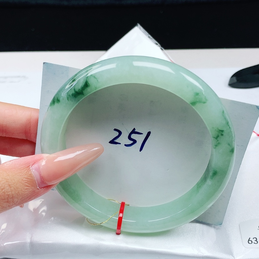 【闪购商品】翡翠手镯未镶嵌63圈