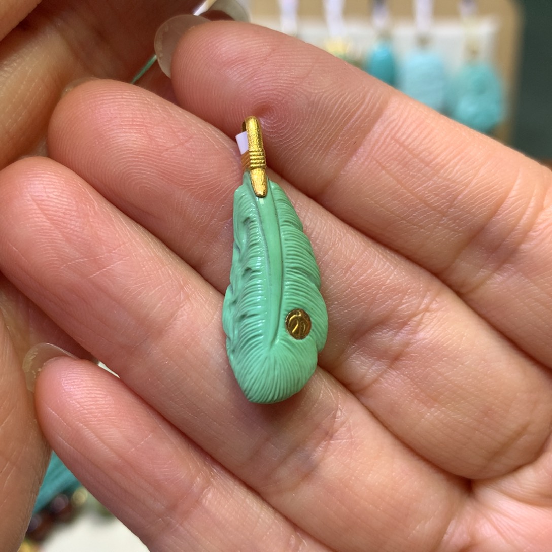 绿松石吊坠18K金镶嵌