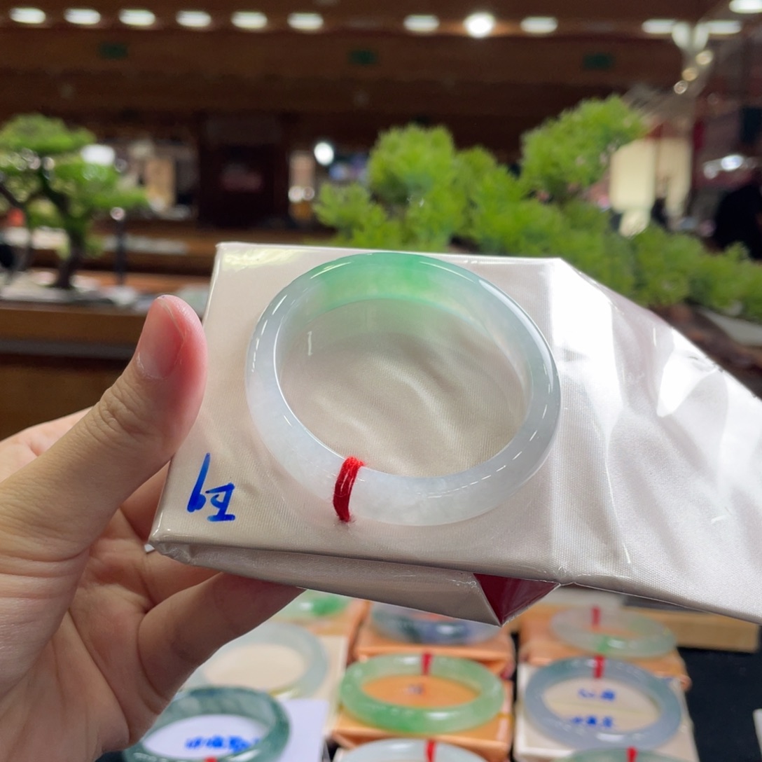 翡翠手镯未镶嵌52.8 贵妃 